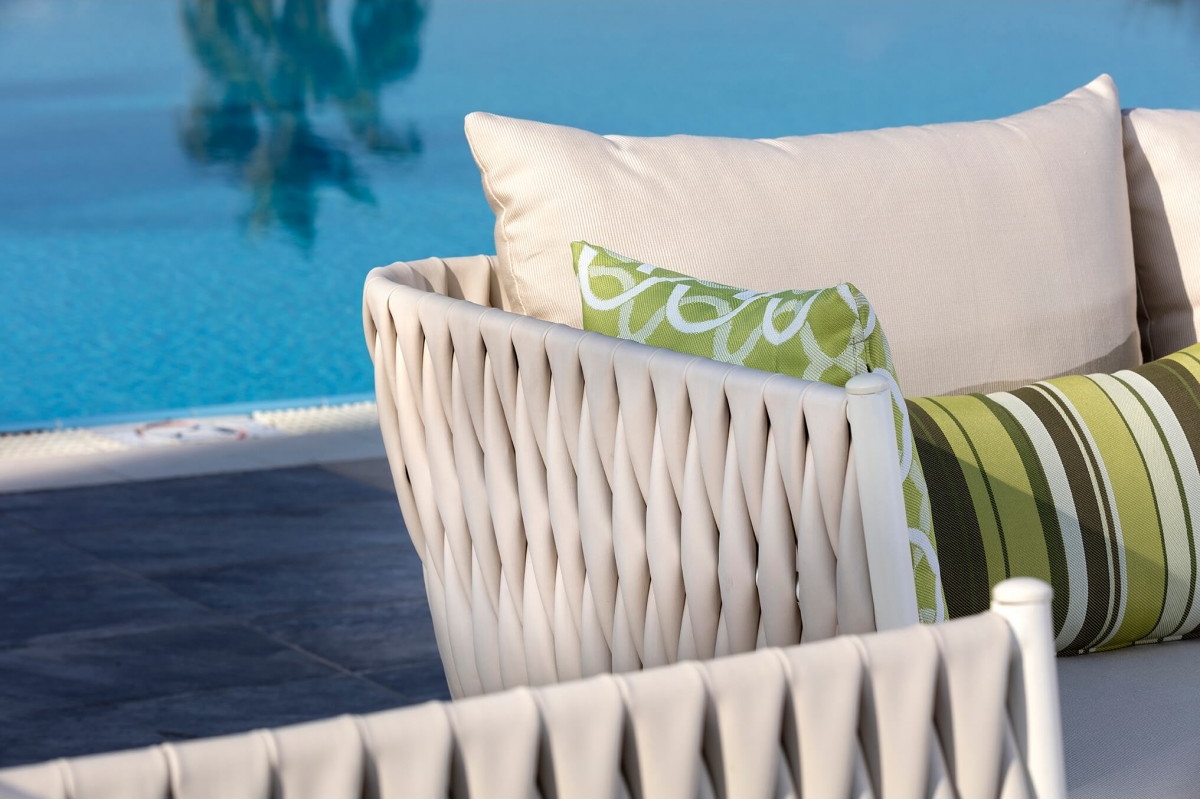 divano in rattan terrazza giardino lussuoso moderno