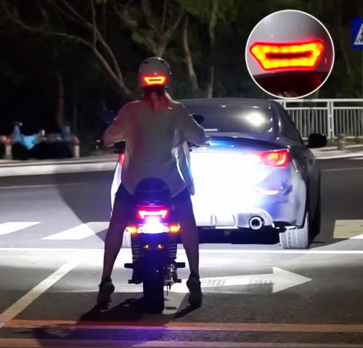 casco con illuminazione per moto