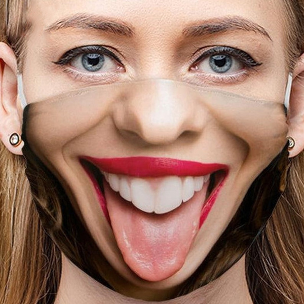 maschera divertente sul viso mostra una lingua