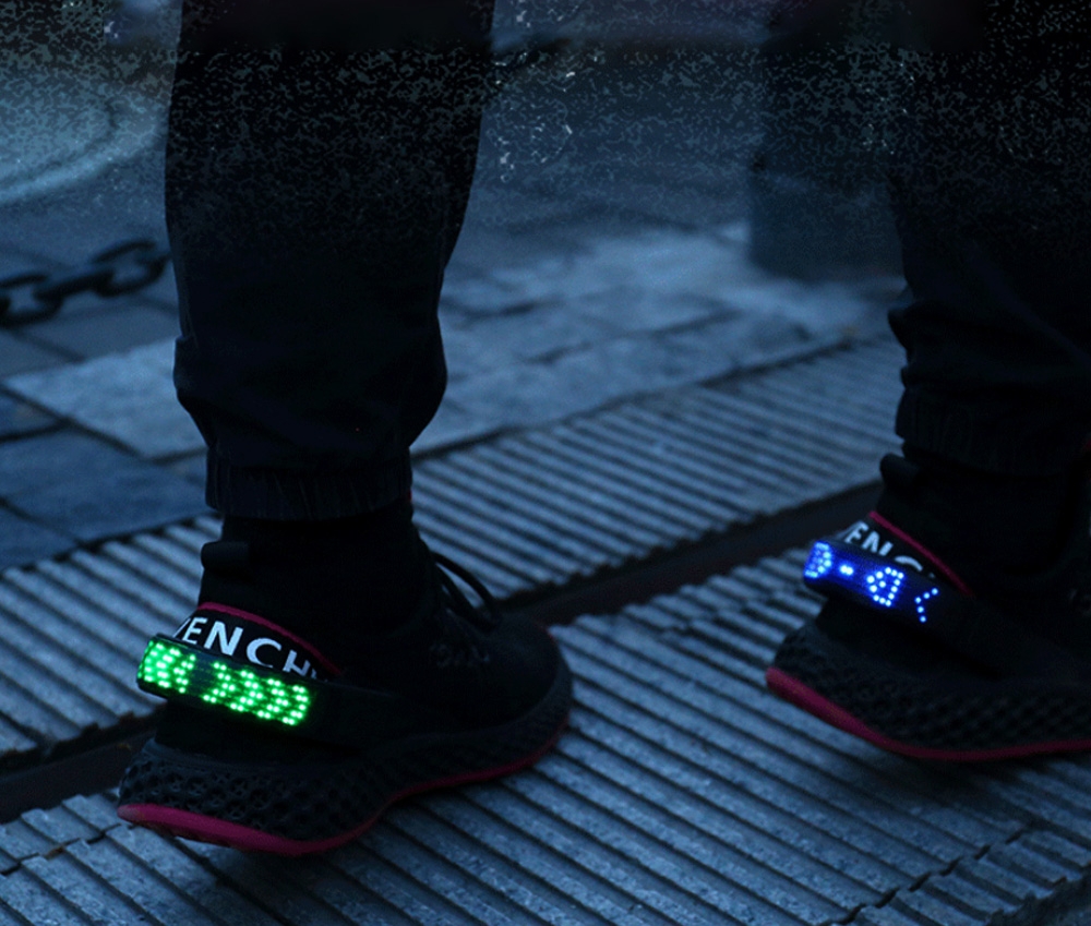 display luminoso sulla scarpa
