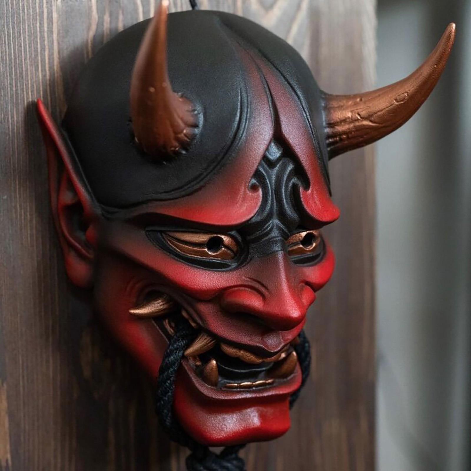 Maschera demoniaca giapponese sul carnevale del viso